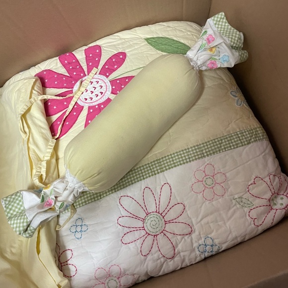Pottery Barn Daisy Garden twin bedding set - Picture 7 of 9